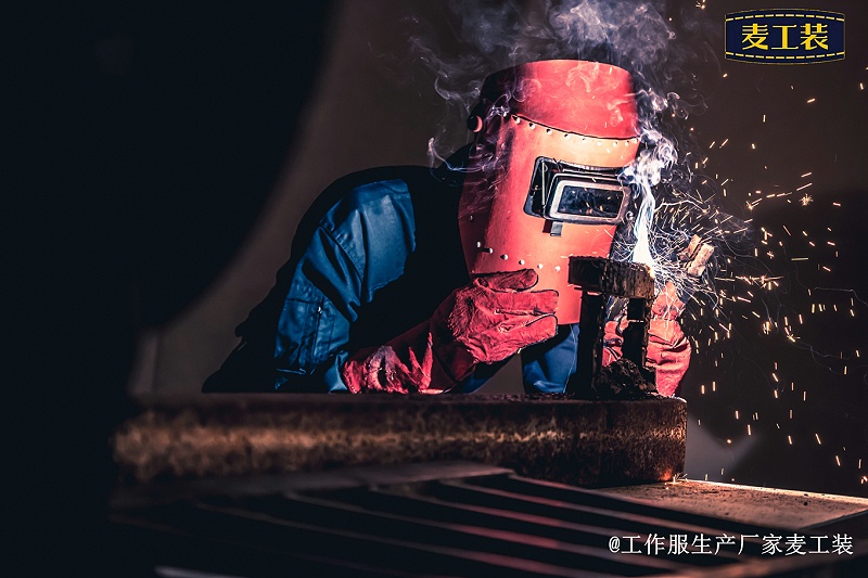 阻燃工裝有哪些防護(hù)性能-北京工作服定制批發(fā)生產(chǎn)廠家麥工裝解答